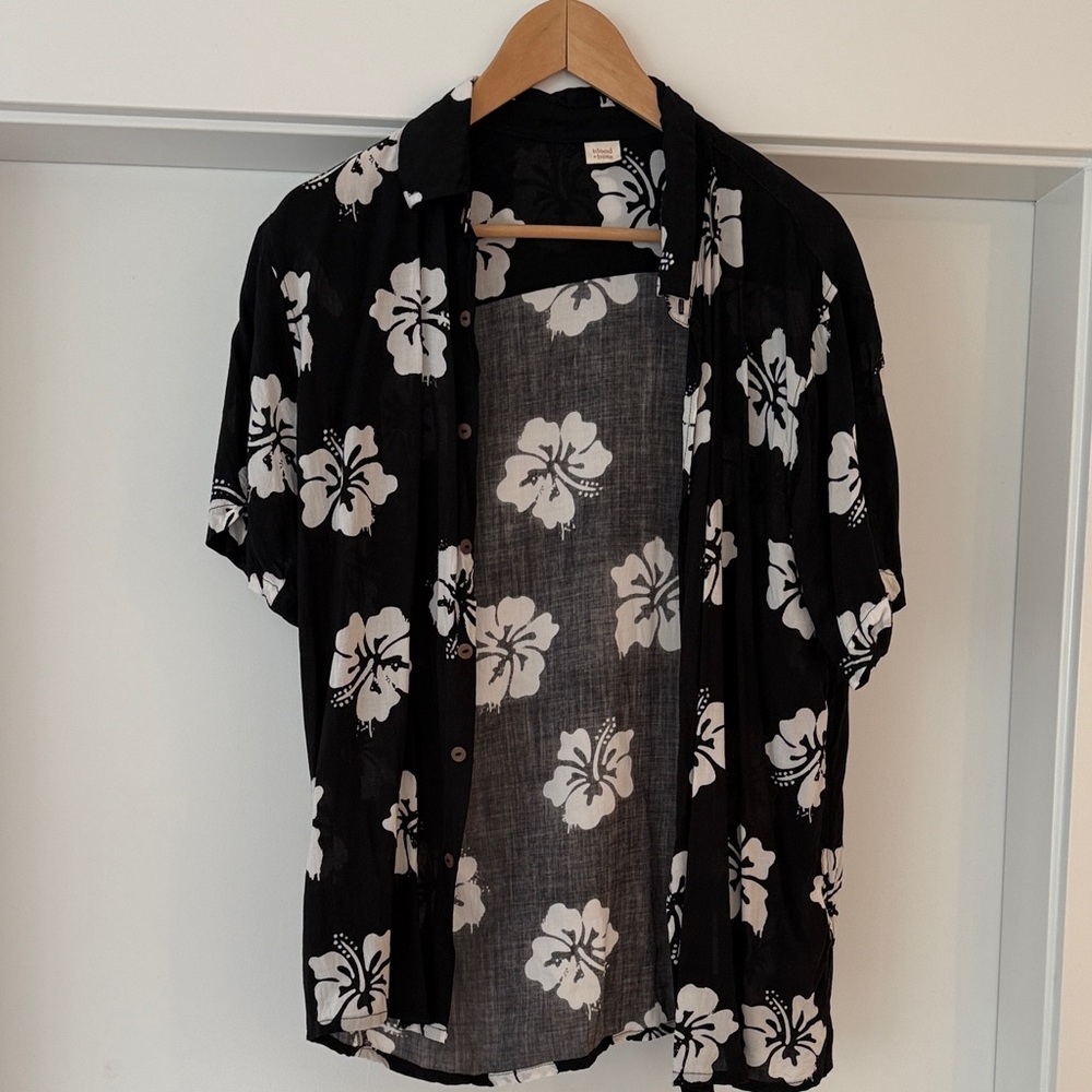 Blood+ Bone Black and White Floral Button-Up Shirt medium